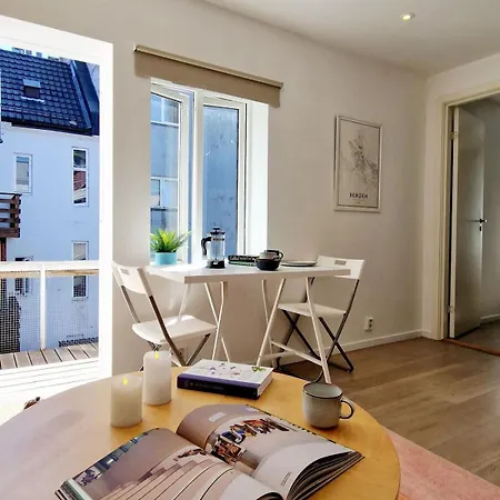 Hébergement de vacances Center Terrace In Quiet Backyard - Stylish *