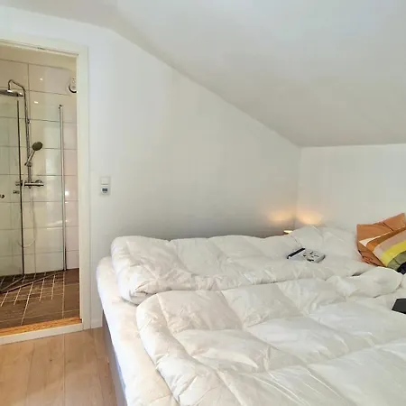 בית נופש Center Terrace In Quiet Backyard - Stylish