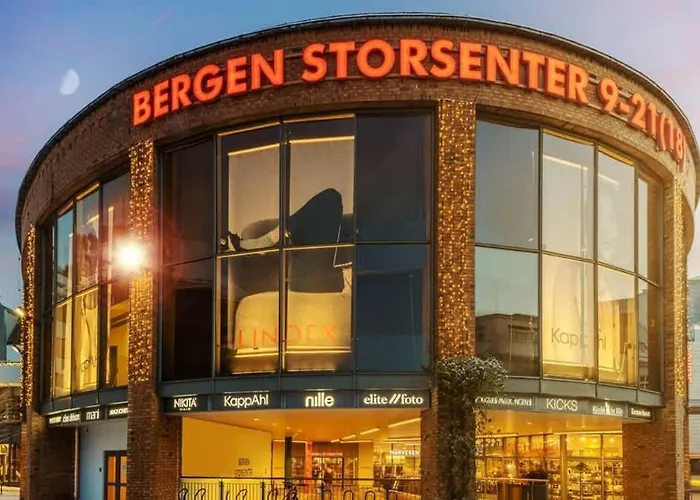 Center Terrace In Quiet Backyard - Stylish Nyaraló