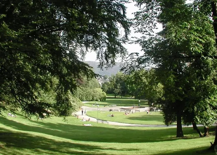 Σπίτι διακοπών Center Terrace In Quiet Backyard - Stylish *