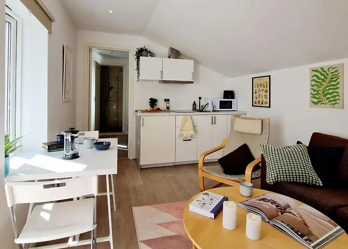 Center Terrace In Quiet Backyard - Stylish * Bergen