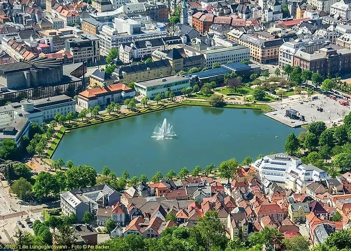 Center Terrace In Quiet Backyard - Stylish Holiday home
