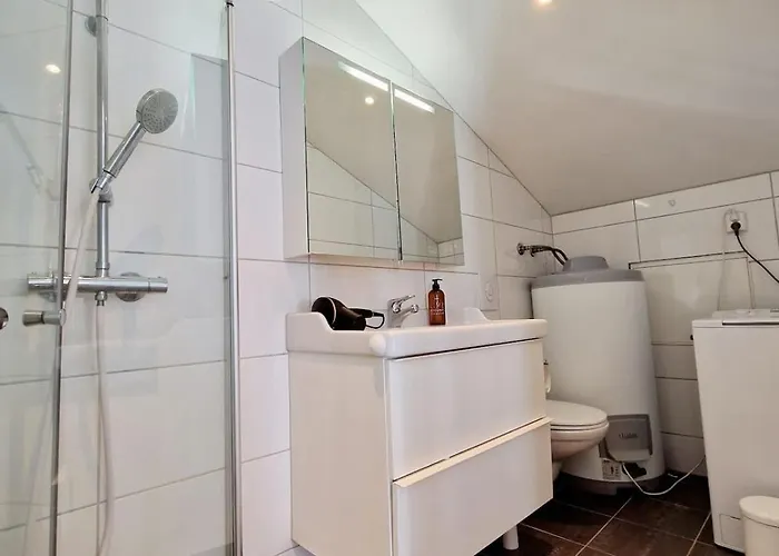 Σπίτι διακοπών Center Terrace In Quiet Backyard - Stylish *