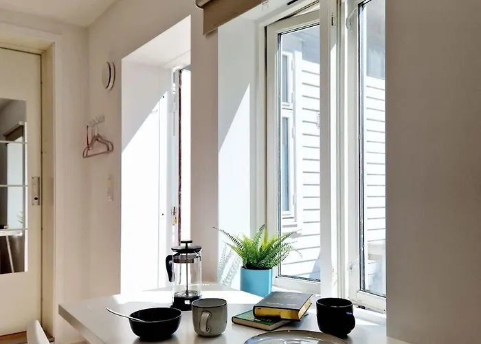 Center Terrace In Quiet Backyard - Stylish Bergen