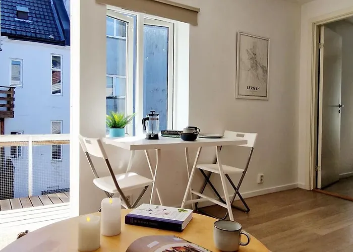 Σπίτι διακοπών Center Terrace In Quiet Backyard - Stylish *