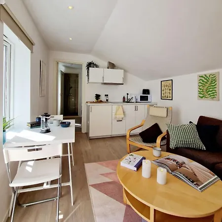 Center Terrace In Quiet Backyard - Stylish * Bergen